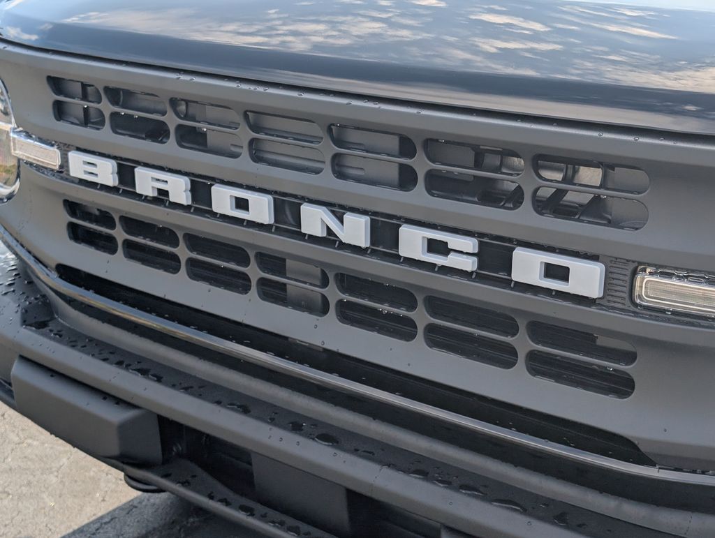 2025 Ford Bronco Base photo 14