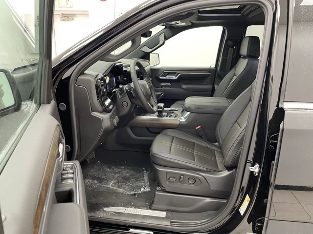 2025 Chevrolet Silverado 1500 High Country photo 2