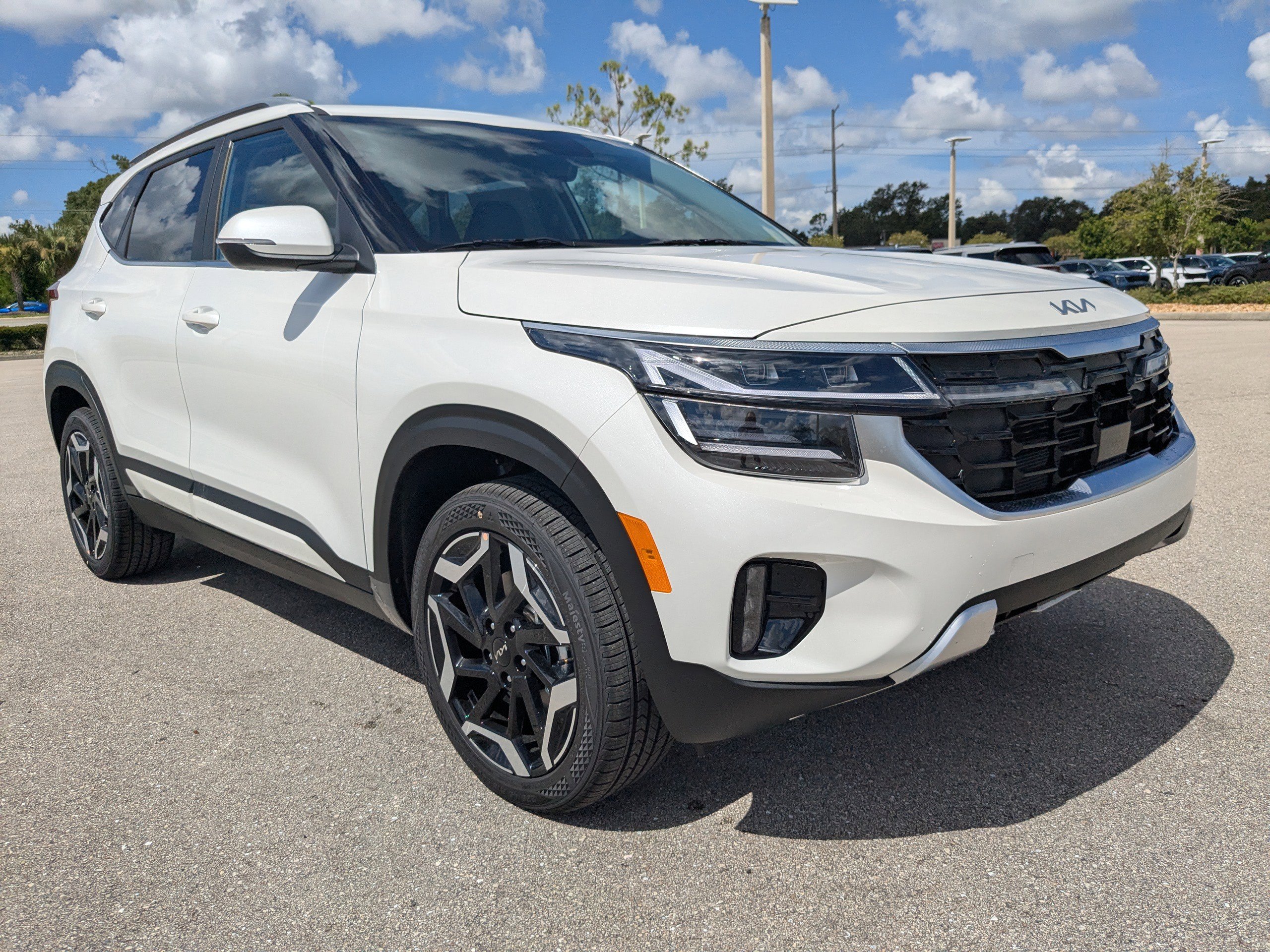 2026 Kia Seltos SX photo 2
