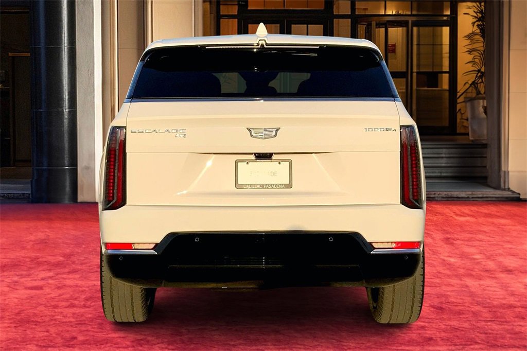 2025 Cadillac Escalade IQ Luxury photo 4
