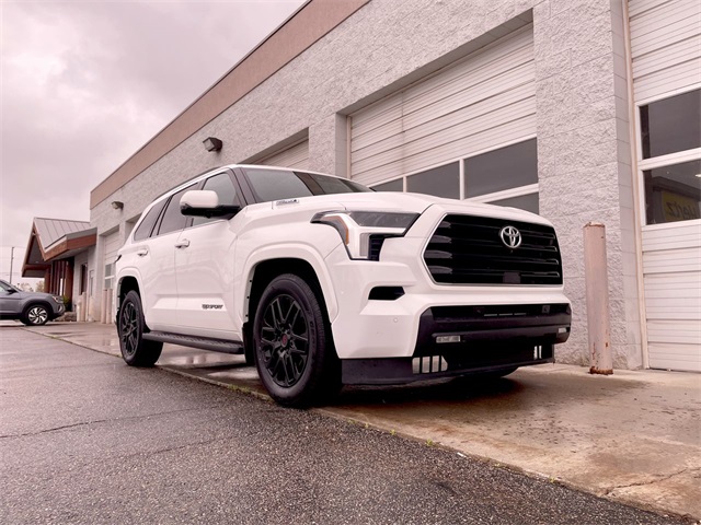 2025 Toyota Sequoia SR5 photo 2
