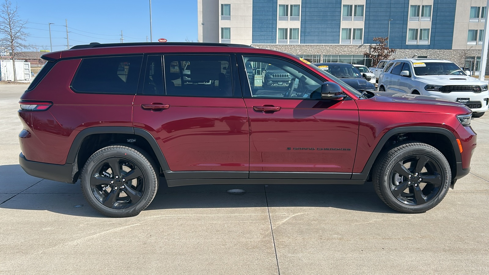 2025 Jeep Grand Cherokee Limited photo 2