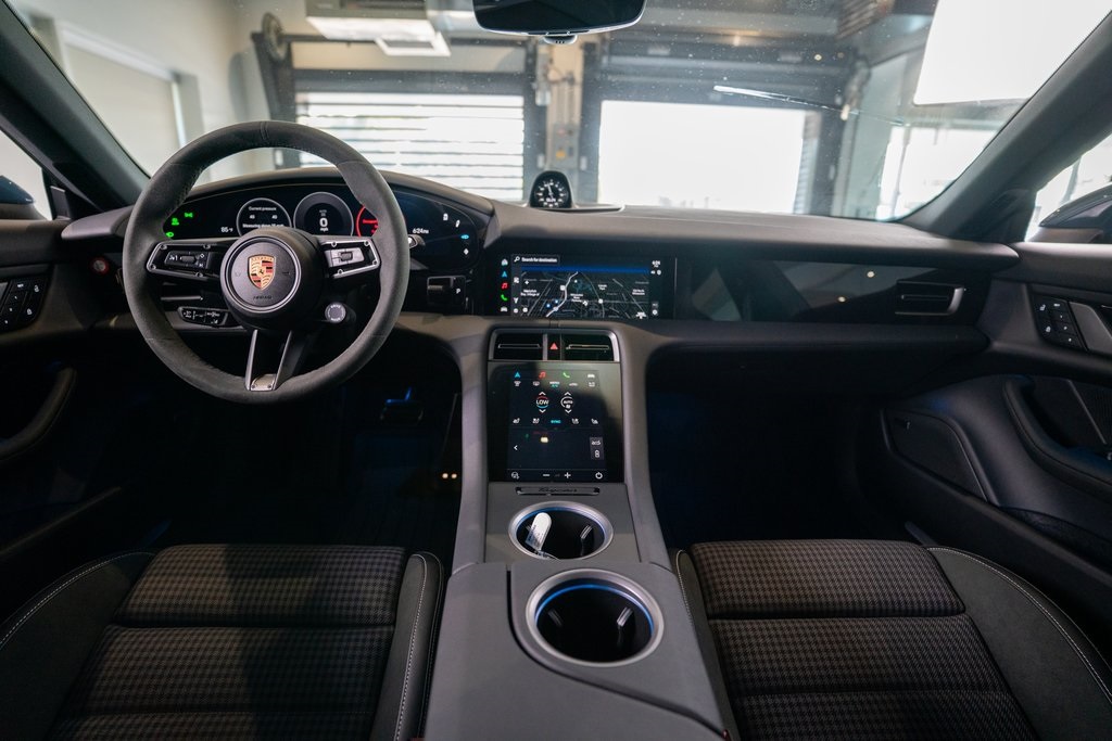 2025 Porsche Taycan 4 photo 16