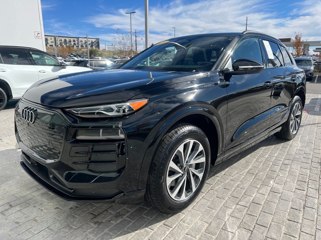 2025 Audi Q6 e-tron Premium's photo