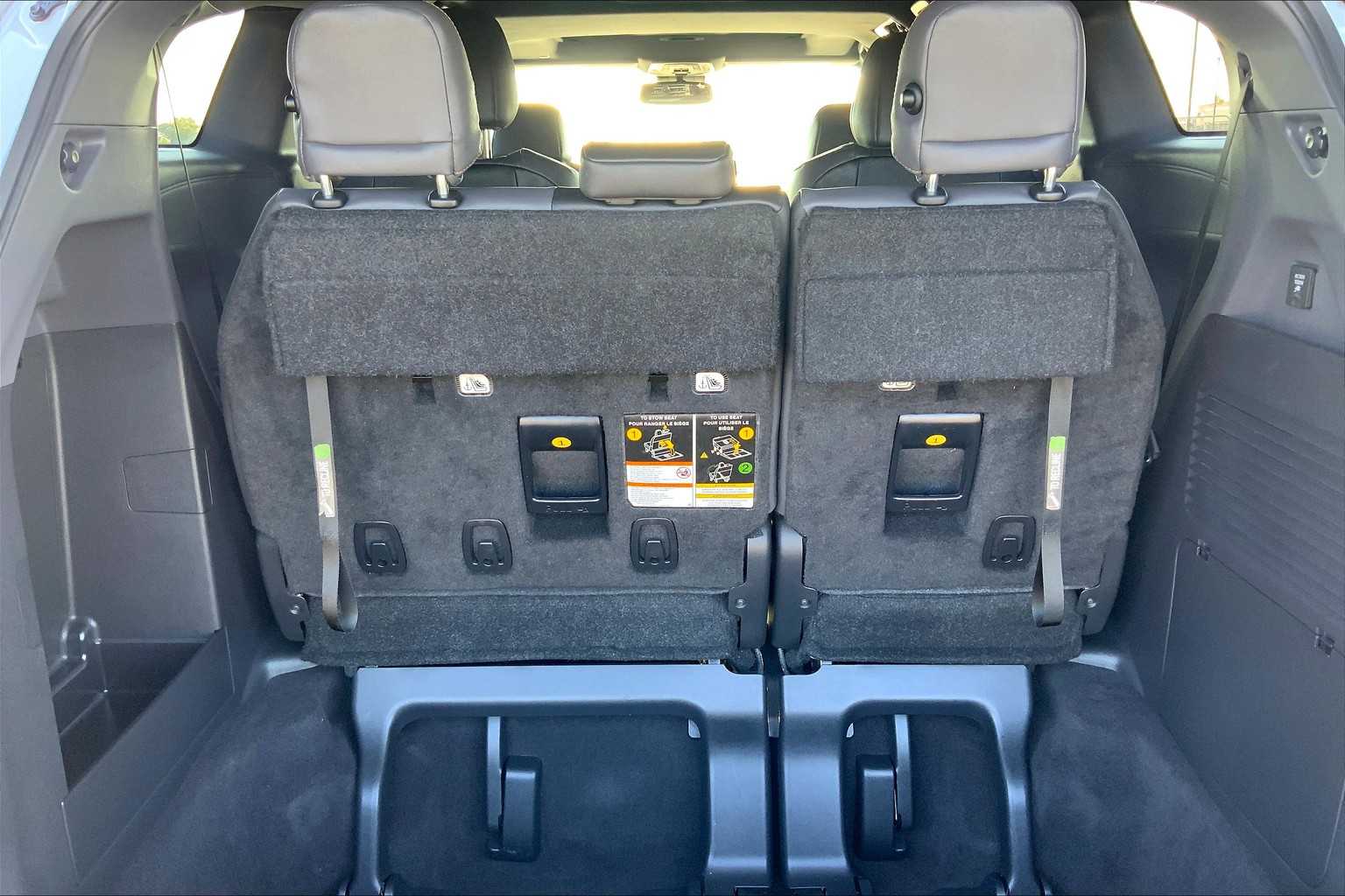 2023 Toyota Sienna Woodland Edition photo 32