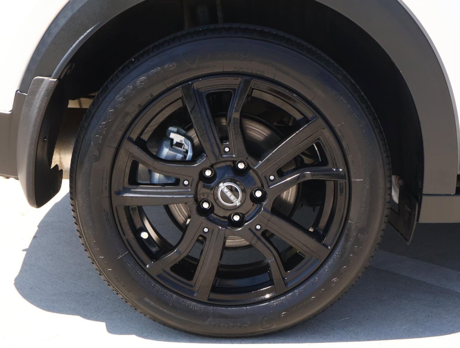 2022 Nissan Kicks SR photo 4
