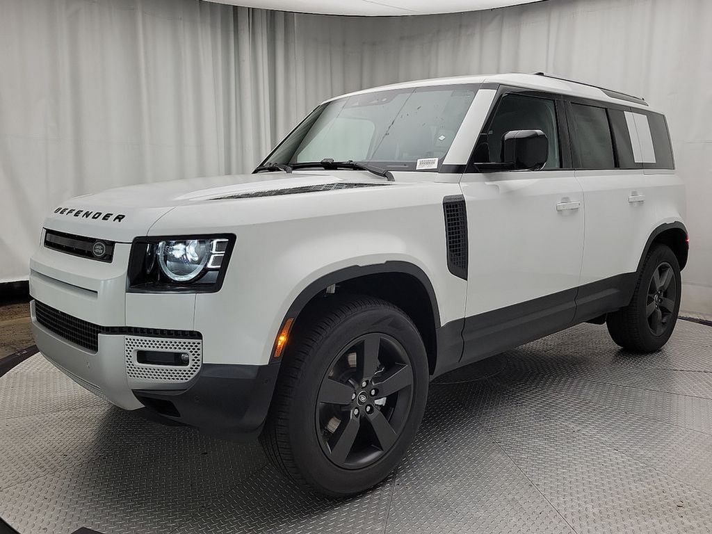 2025 Land Rover Defender S's photo