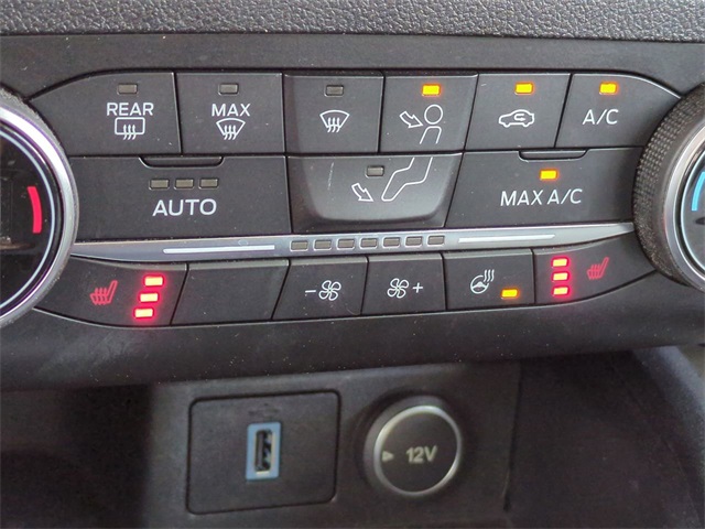 2020 Ford Escape Titanium Hybrid photo 24