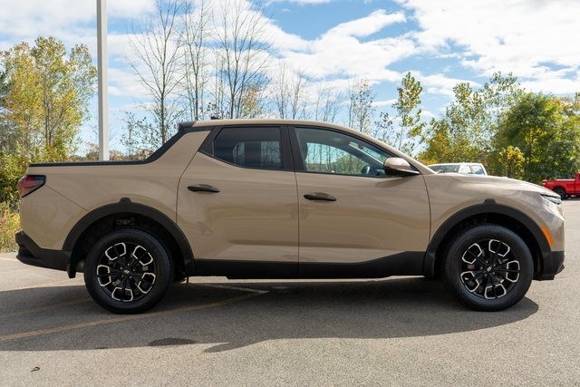 2023 Hyundai Santa Cruz SE photo 2