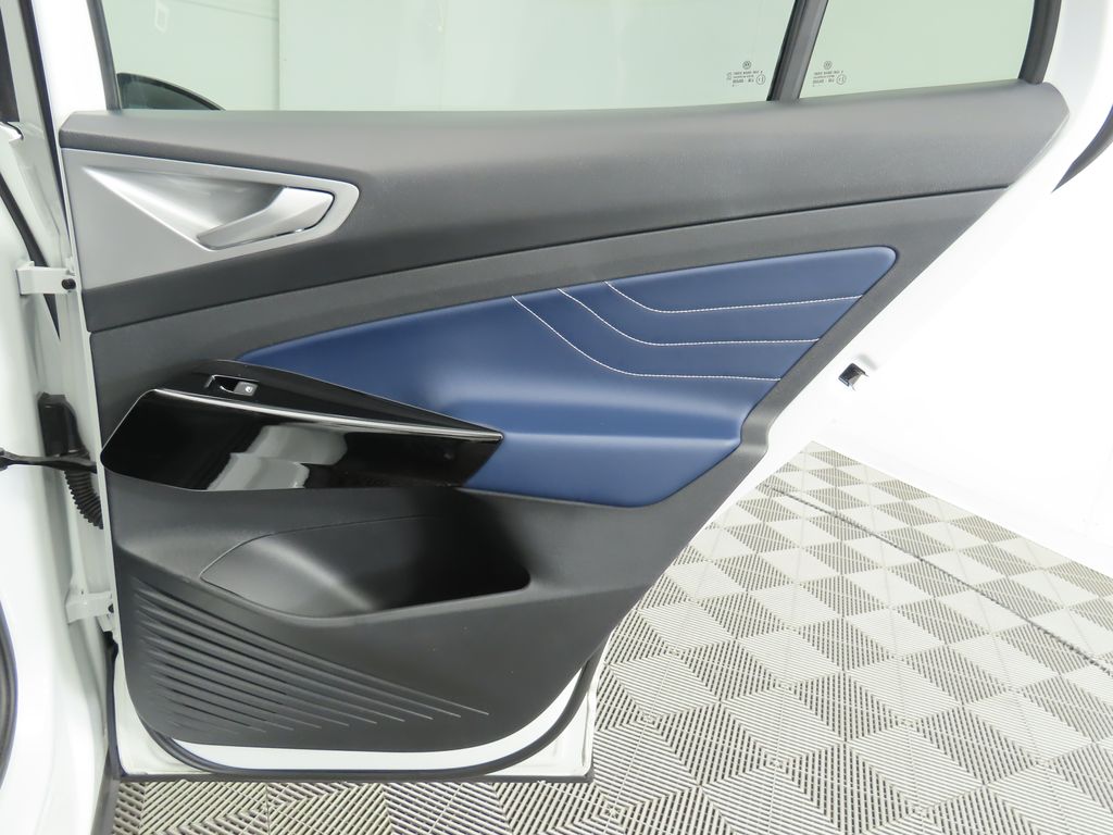 2024 Volkswagen ID.4 S photo 28