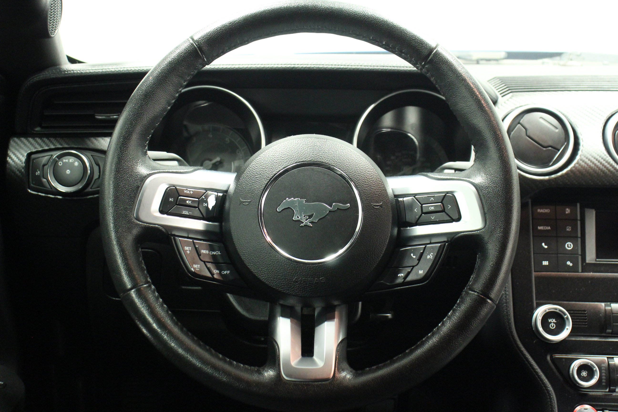 2022 Ford Mustang EcoBoost photo 17