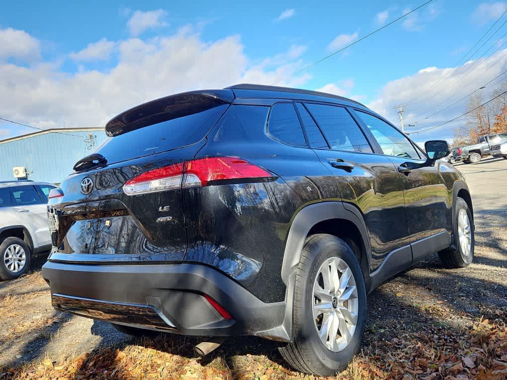 2024 Toyota Corolla Cross LE photo 4