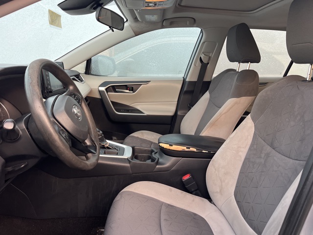 2019 Toyota RAV4 XLE photo 4