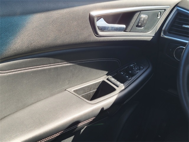 2024 Ford Edge Titanium photo 32