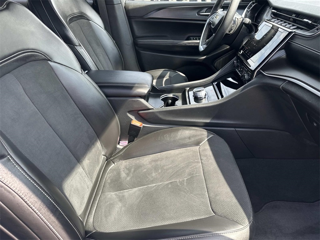 2024 Jeep Grand Cherokee Altitude photo 14
