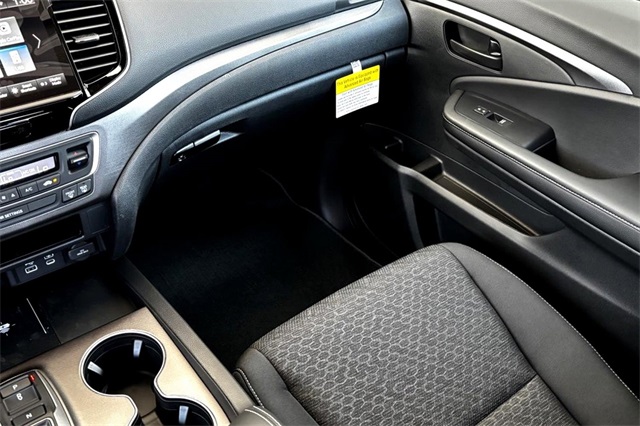 2025 Honda Ridgeline Sport photo 17