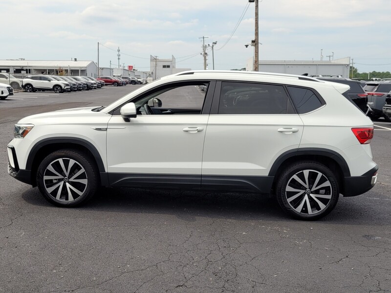 2023 Volkswagen Taos SE photo 6