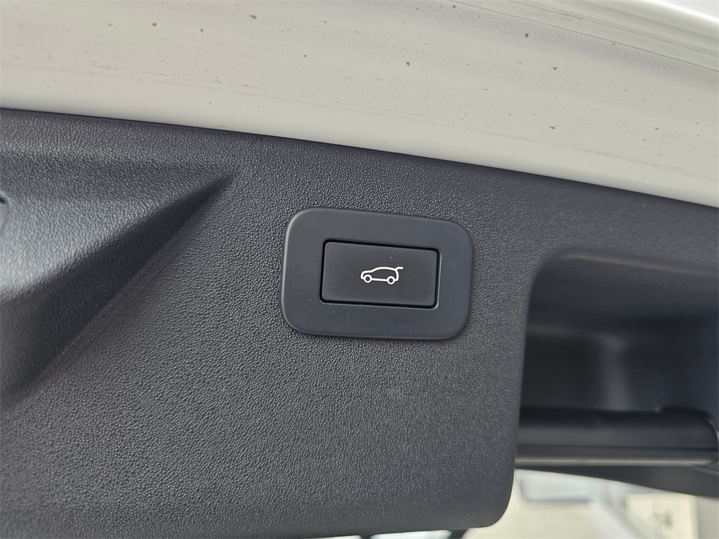 2025 Land Rover Discovery Sport S photo 21