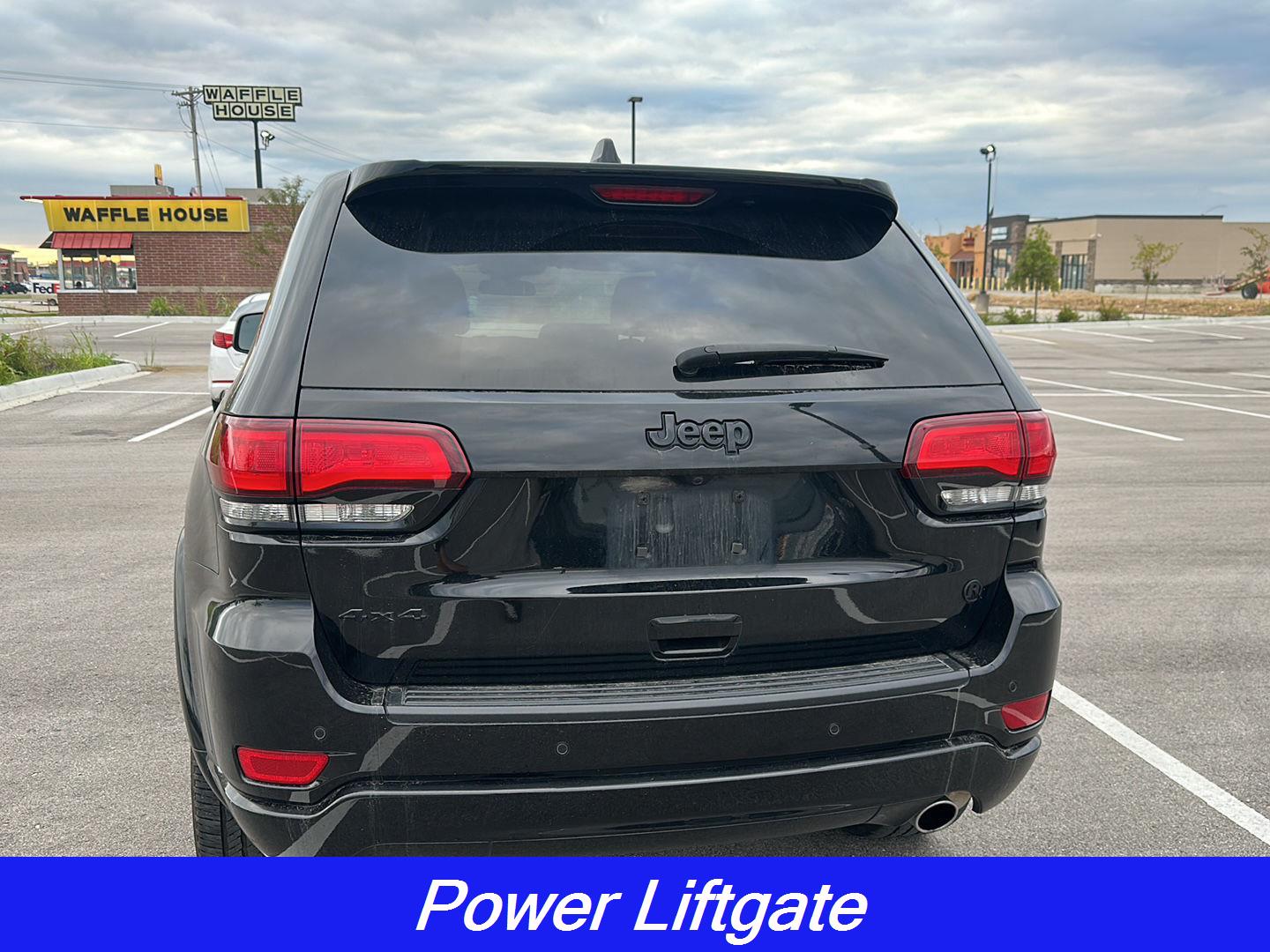 2021 Jeep Grand Cherokee Laredo X photo 3