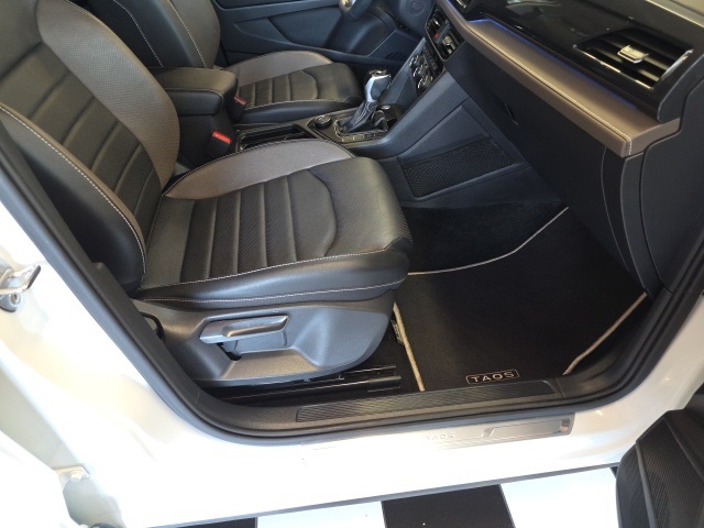 2023 Volkswagen Taos SEL photo 31