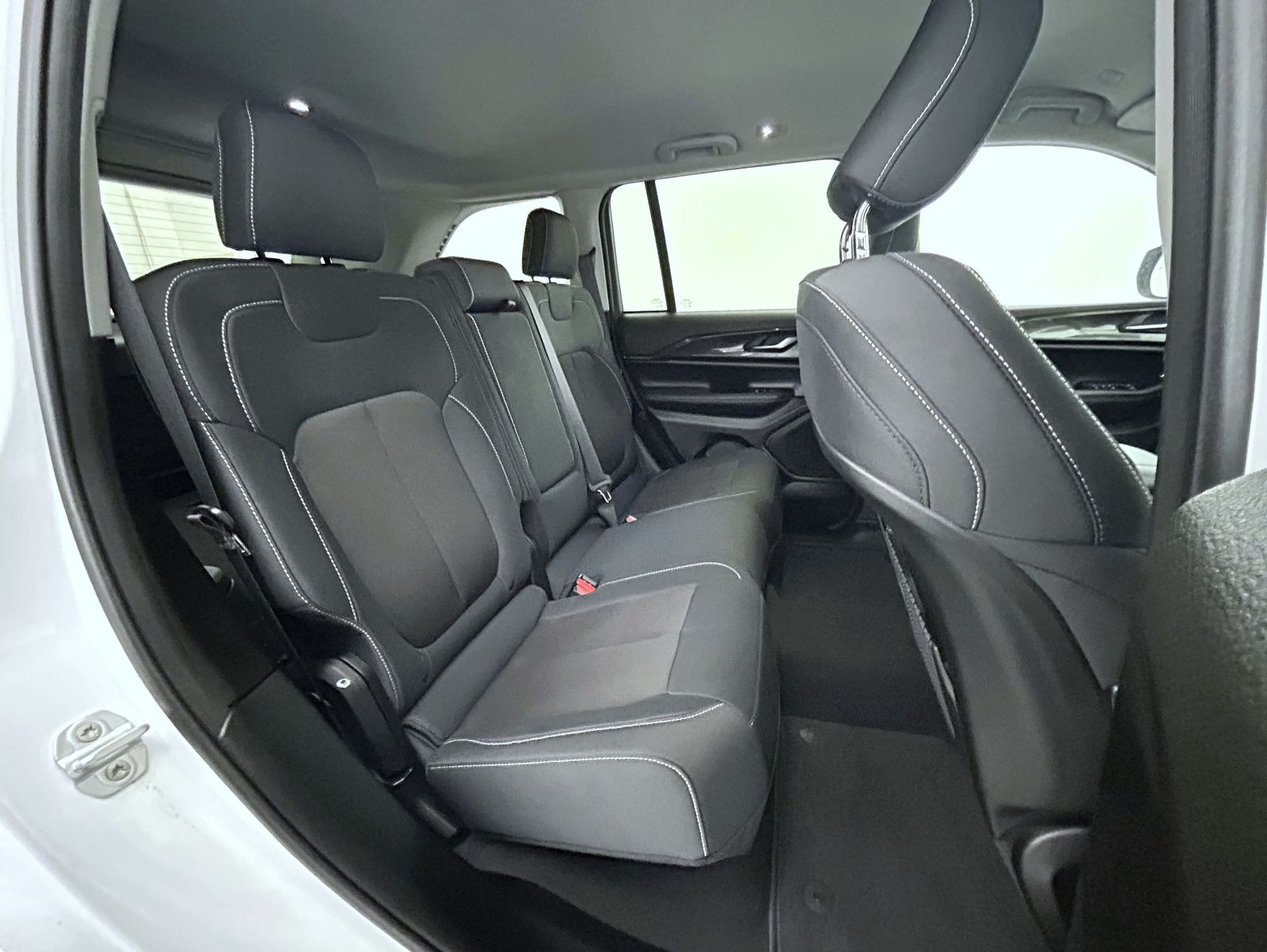 2023 Jeep Grand Cherokee Laredo photo 18