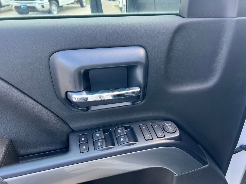 2023 Chevrolet Silverado 5500HD LT photo 16