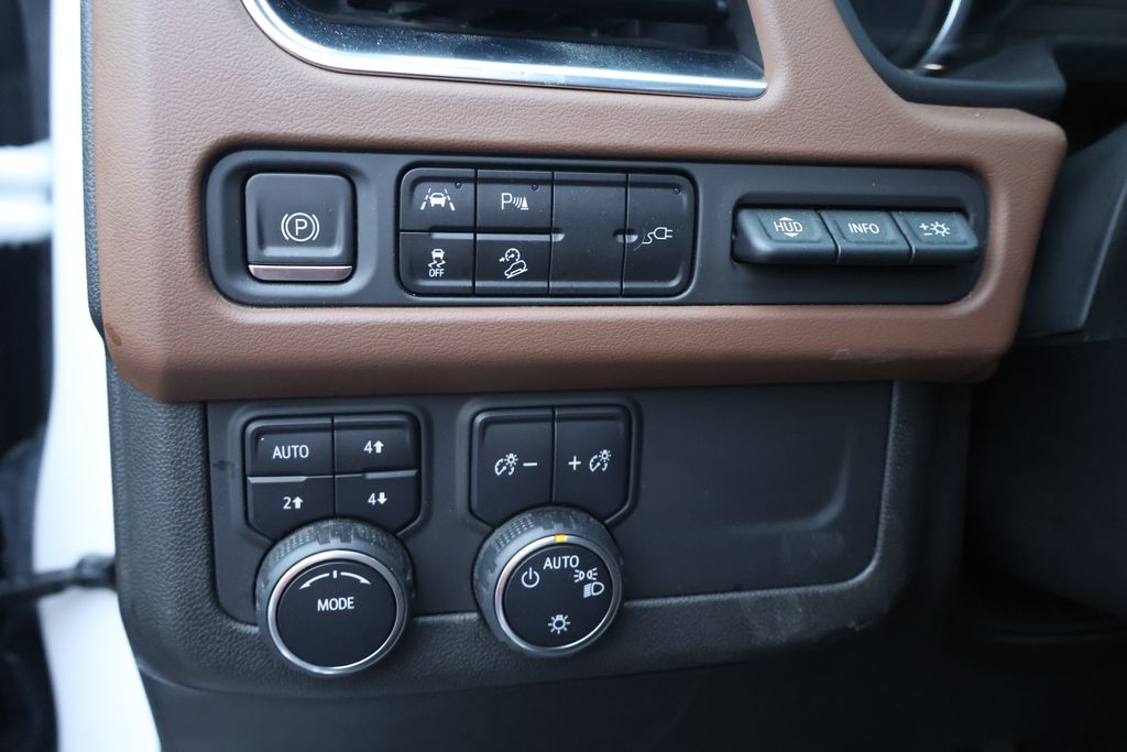2021 Chevrolet Suburban High Country photo 19