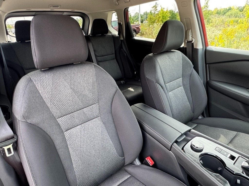 2026 Nissan Rogue SV photo 28