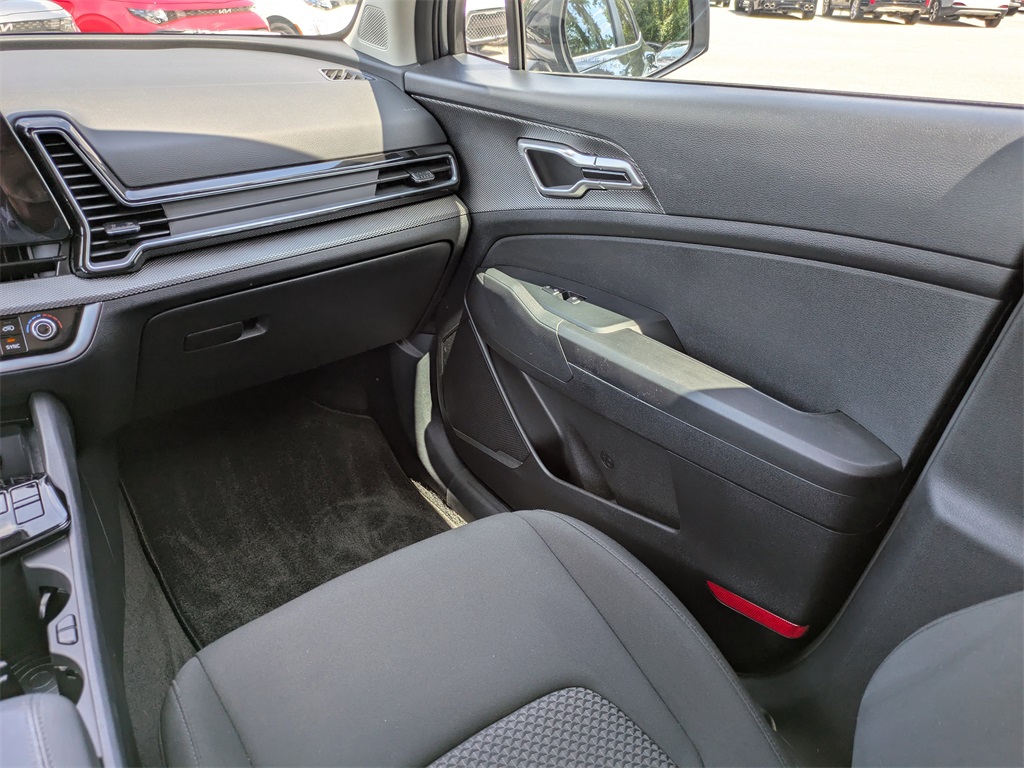 2025 Kia Sportage Hybrid LX photo 12