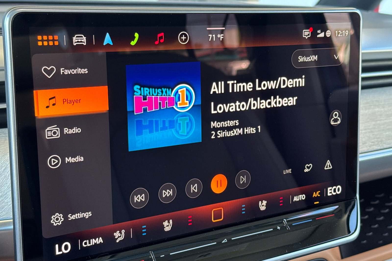 2025 Volkswagen ID. Buzz Pro Plus photo 19