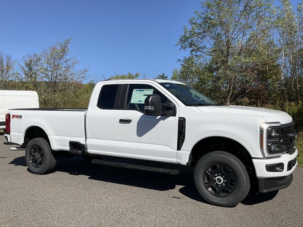 2026 Ford F-350 Super Duty XL's photo