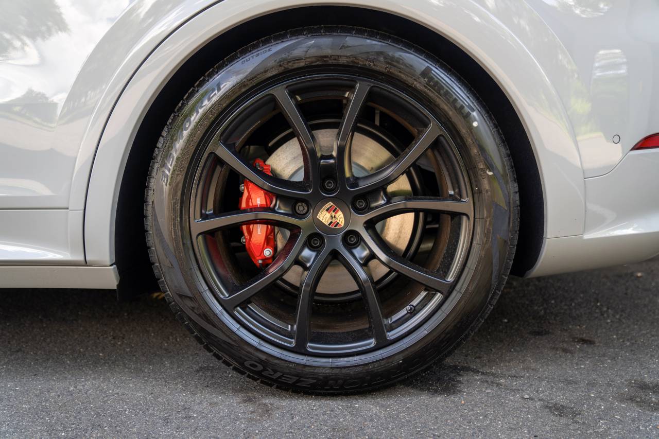 2025 Porsche Cayenne GTS photo 12