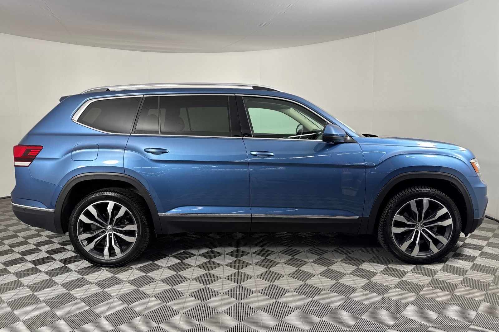 2019 Volkswagen Atlas V6 SEL Premium photo 3