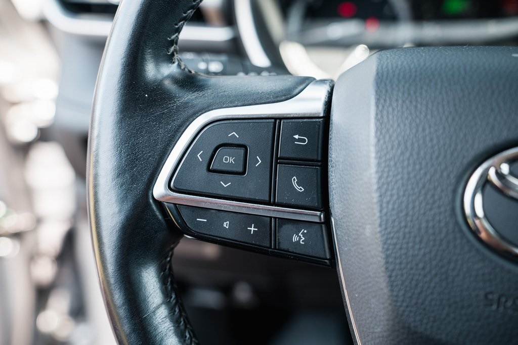 2021 Toyota Highlander XLE photo 16