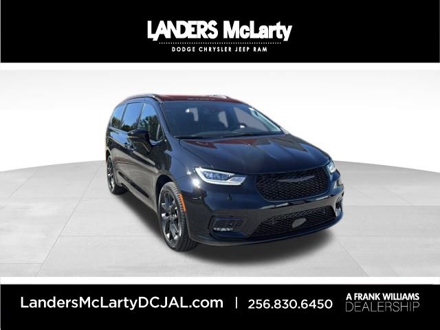 2026 Chrysler Pacifica Limited's photo