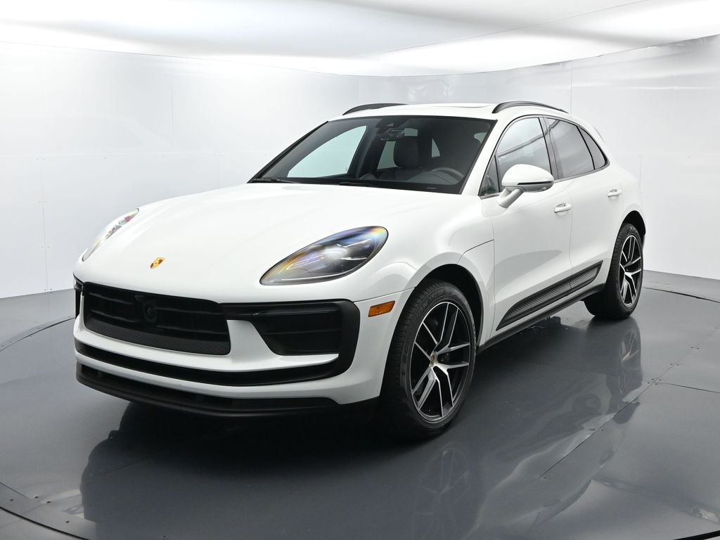 2025 Porsche Macan Base