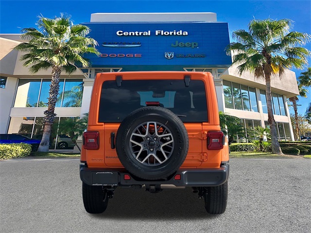 2025 Jeep Wrangler Sahara photo 4