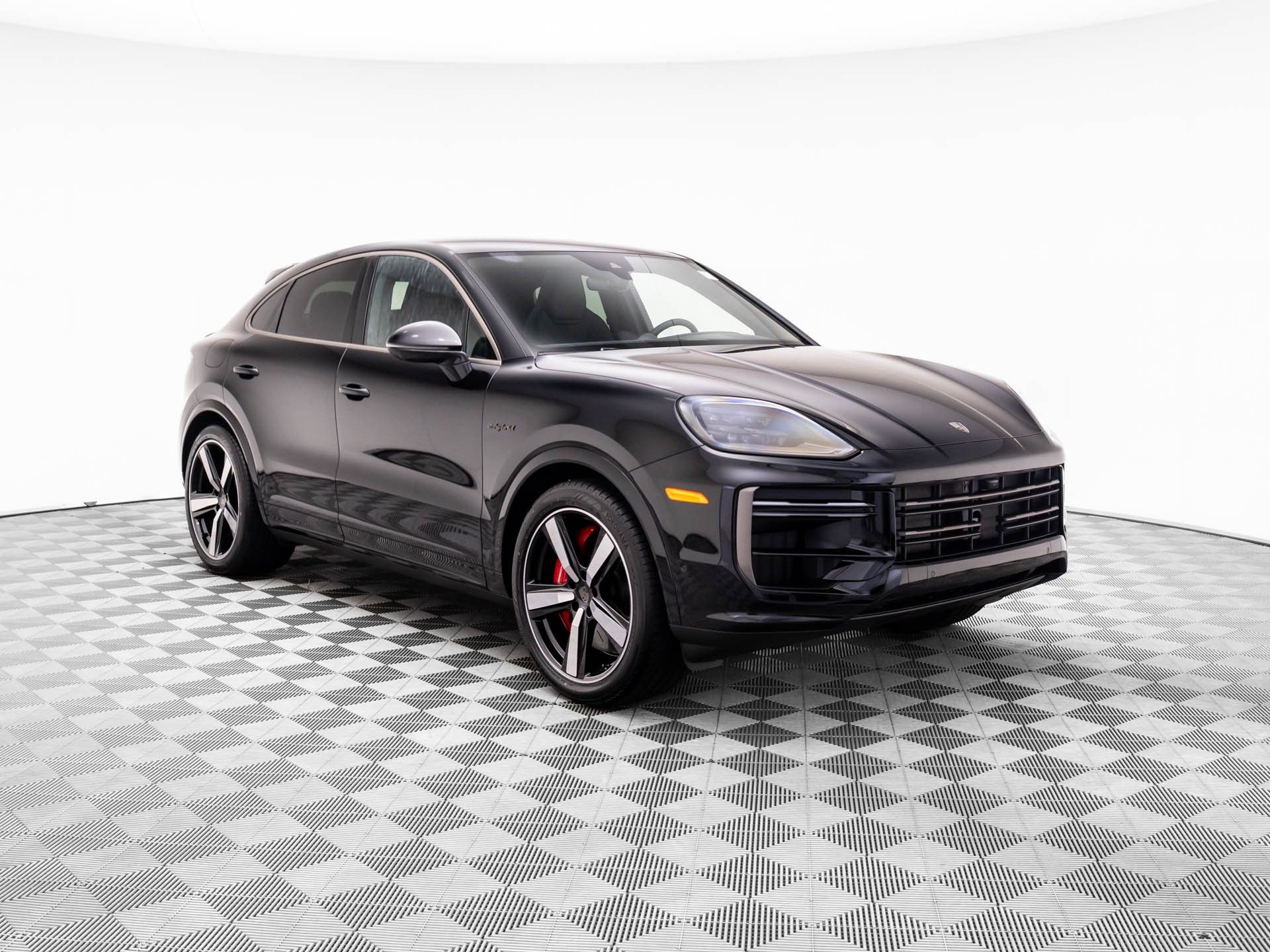 2025 Porsche Cayenne Turbo E-Hybrid Coupe photo 6
