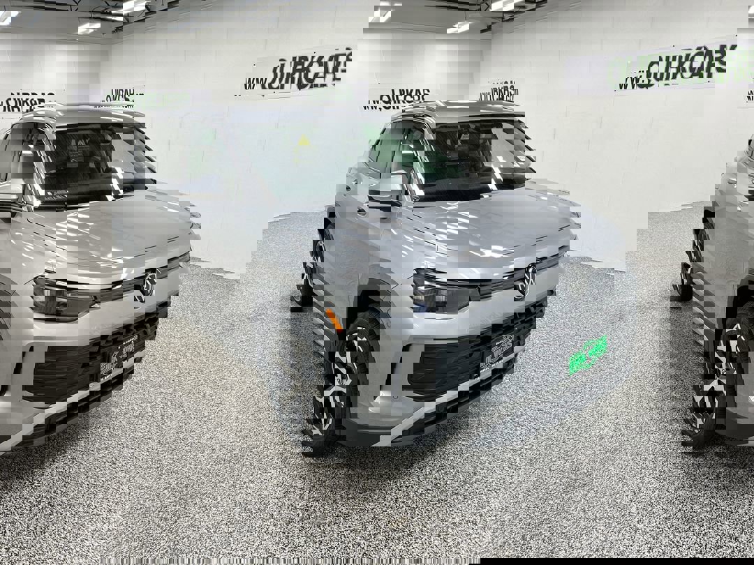 2025 Volkswagen Tiguan SE's photo