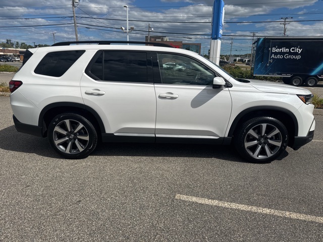 2025 Honda Pilot Touring photo 4