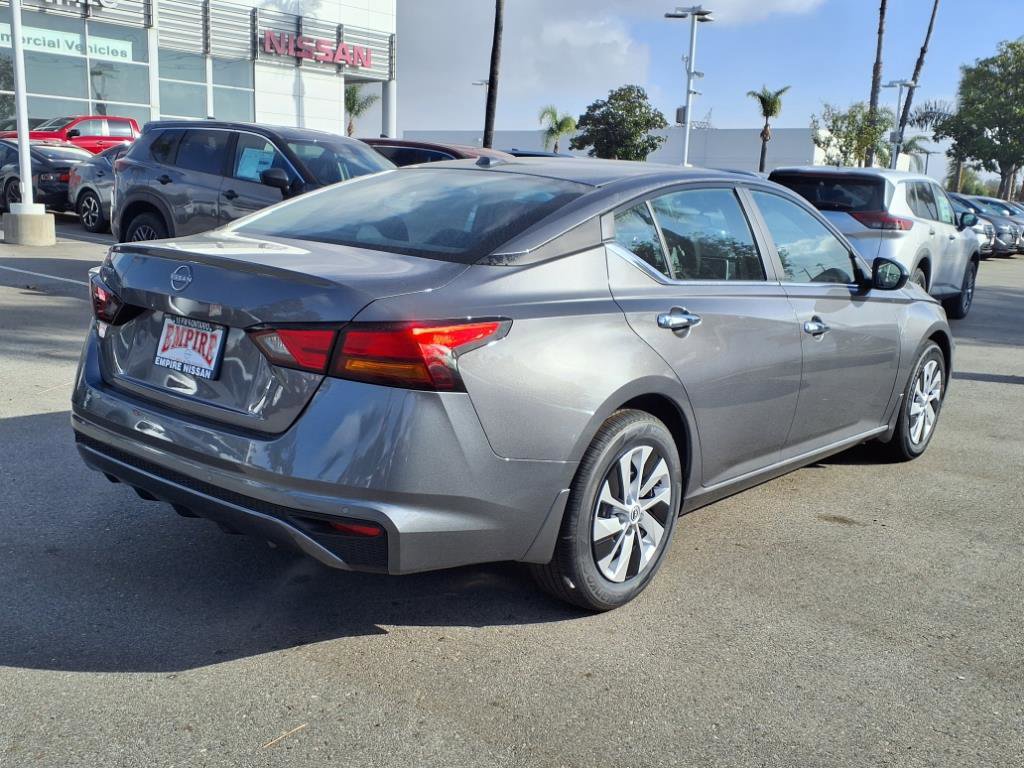 2025 Nissan Altima S photo 3