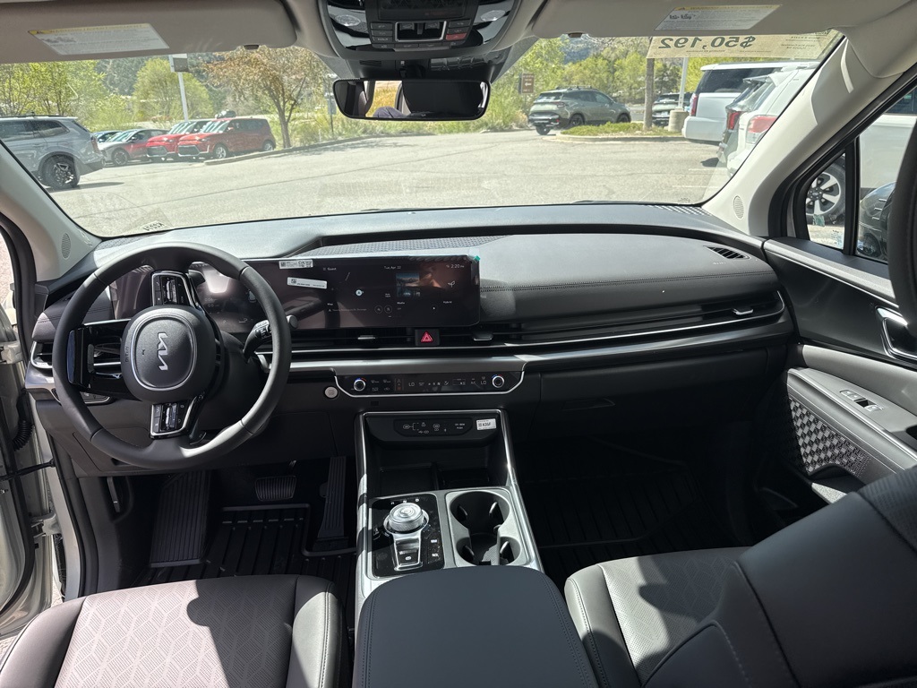 2025 Kia Carnival SX photo 8
