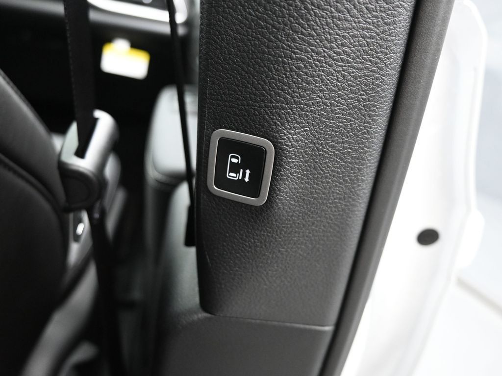 2026 Chrysler Pacifica photo 8