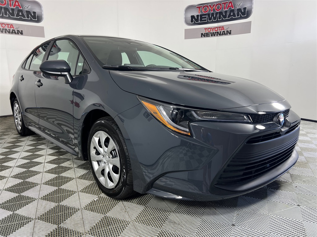 2025 Toyota Corolla LE's photo