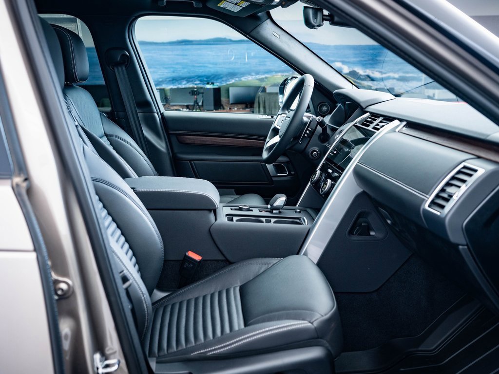 2025 Land Rover Discovery SE photo 37