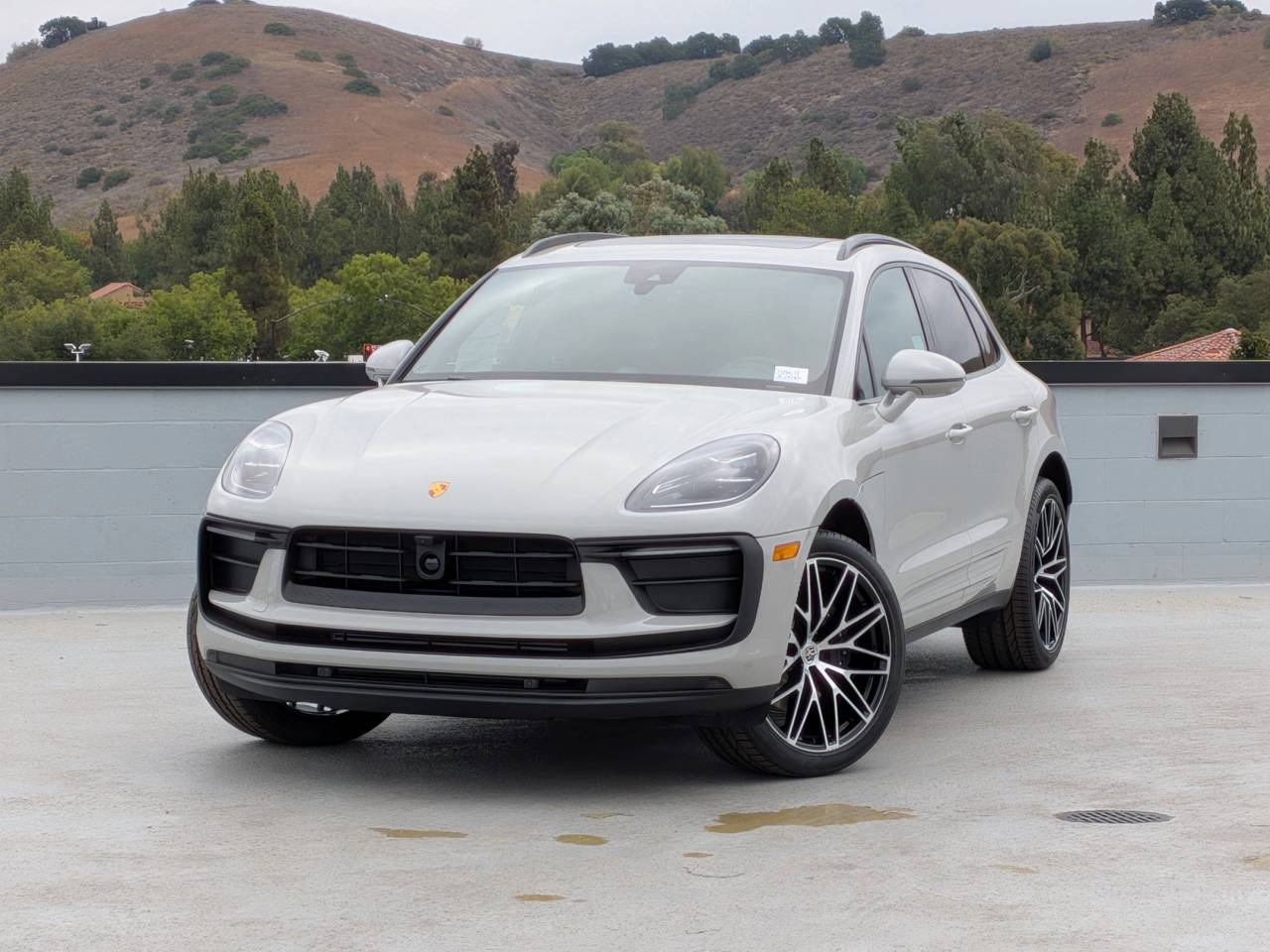 2025 Porsche Macan's photo