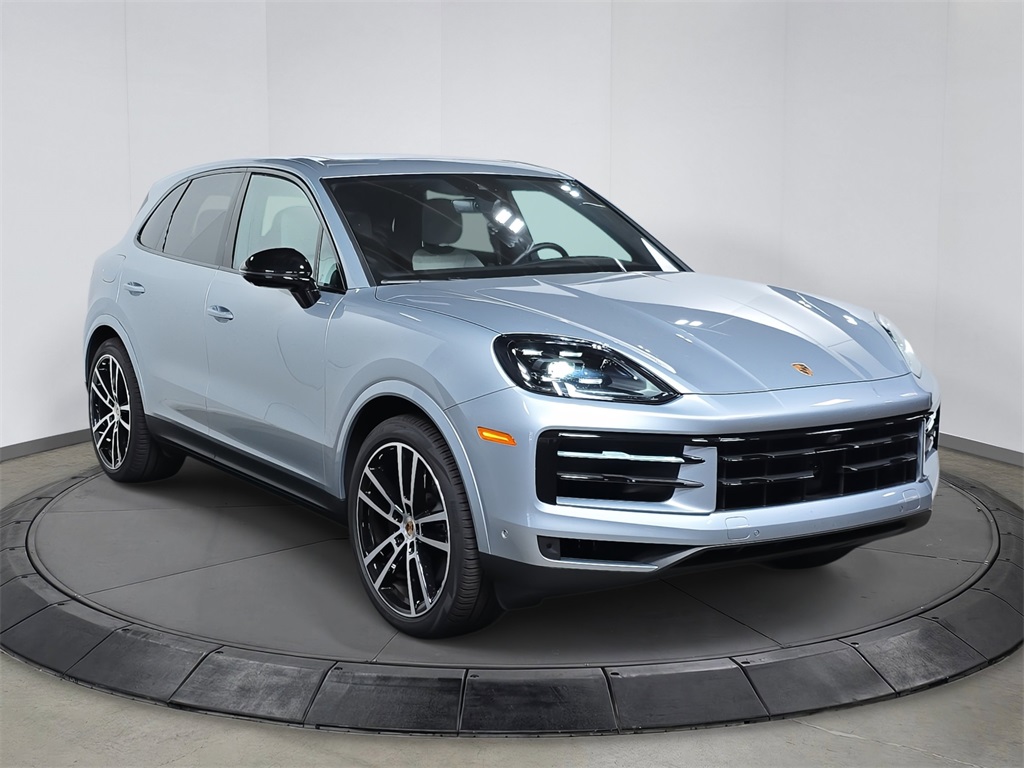 2025 Porsche Cayenne photo 2