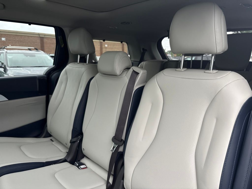 2026 Kia Carnival SX photo 23