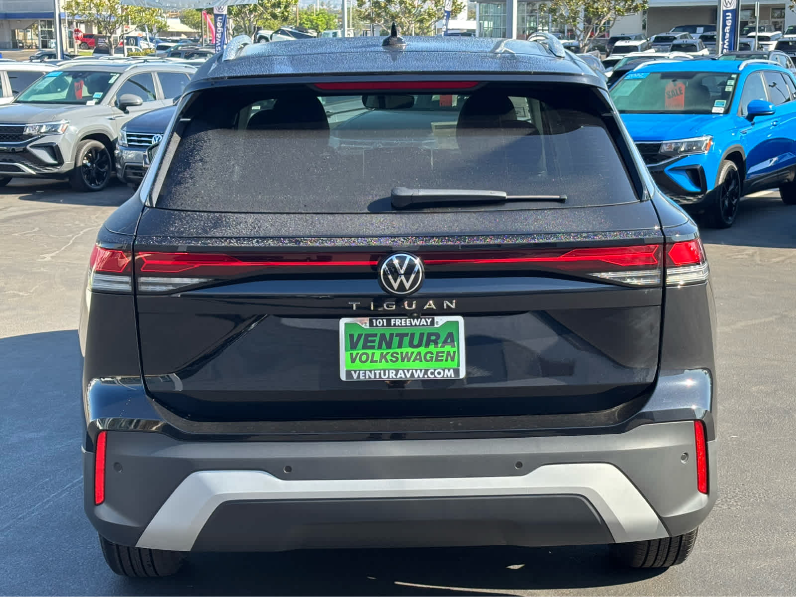 2025 Volkswagen Tiguan S photo 3