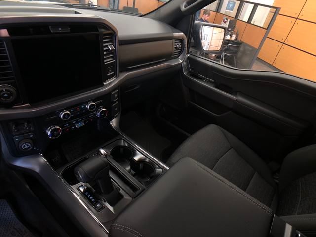 2025 Ford F-150 XLT photo 16